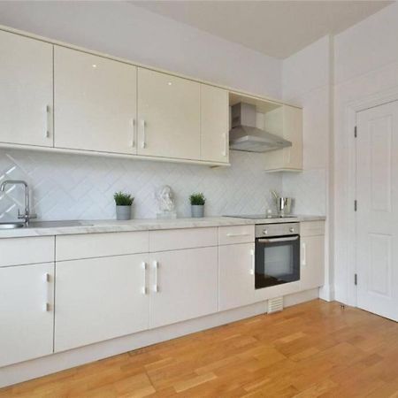Luxury 3 Bed Apartment - Huge Outdoor Terrace & Amazing Transport Links ลอนดอน ภายนอก รูปภาพ