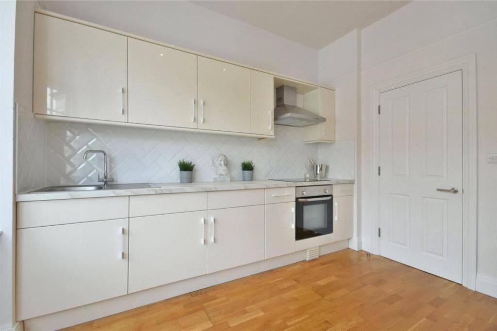 Luxury 3 Bed Apartment - Huge Outdoor Terrace & Amazing Transport Links ลอนดอน ภายนอก รูปภาพ